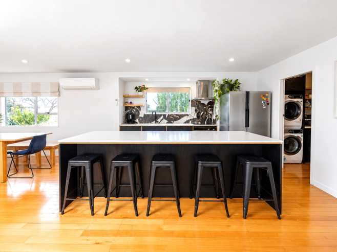 92 Ferry Road, Clive