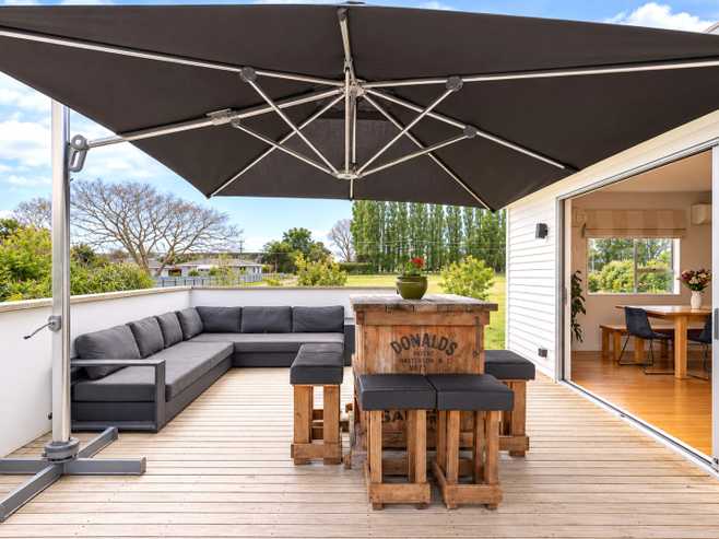 92 Ferry Road, Clive