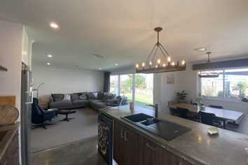 39 Pebble Beach Boulevard, Kamo