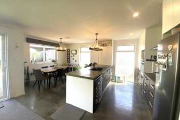 39 Pebble Beach Boulevard, Kamo