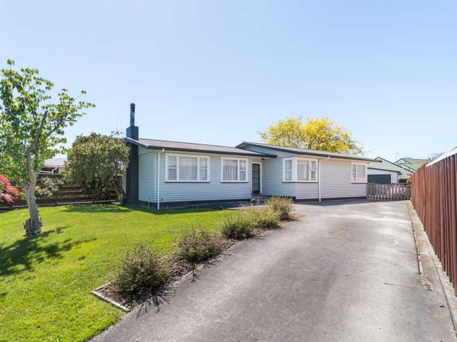 61 Lockhart Avenue, Milson