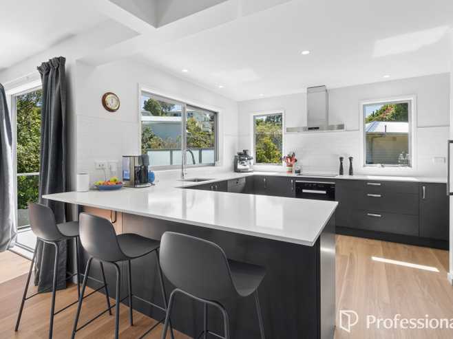 17 Martin Grove, Normandale