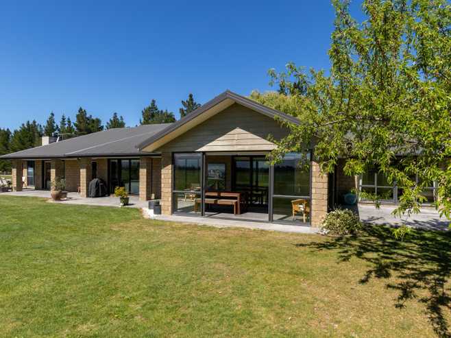 230 Hillview Road, Alexandra
