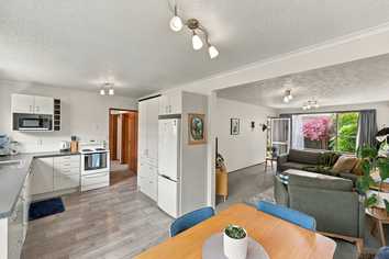 2/16 Gresford Street, Edgeware