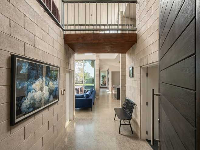 28 Highgrove Drive, Grandview Heights