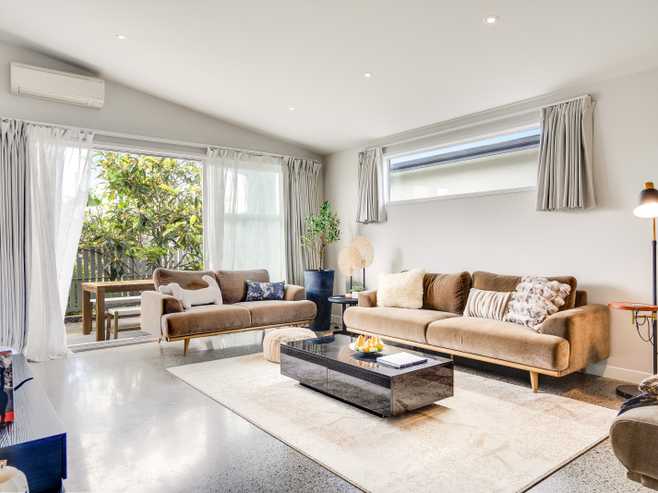 18 St Pauls Drive, Brookfield