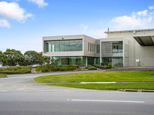 11,000sqm A-Grade Facility / Massive yard