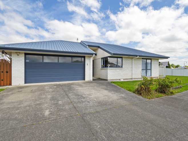 5 Lancewood Lane, Roslyn