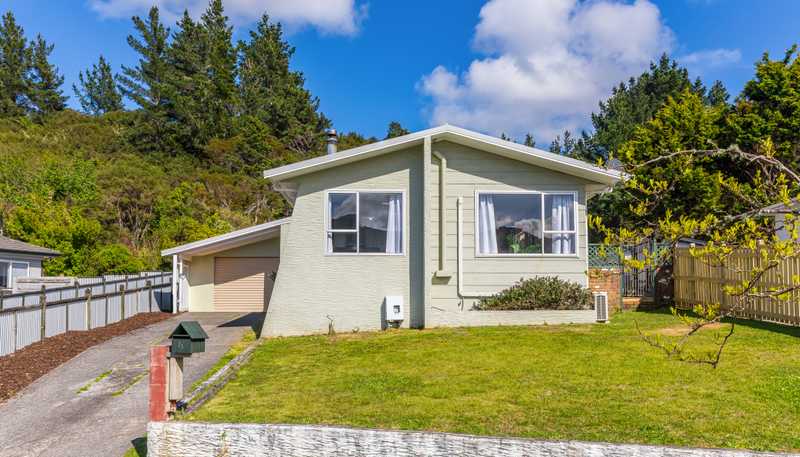 25 Newburn Grove, Wainuiomata