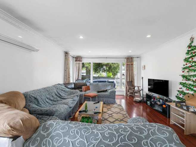 31 Kingdale Road, Henderson