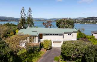 64 Mana View Road, Paremata