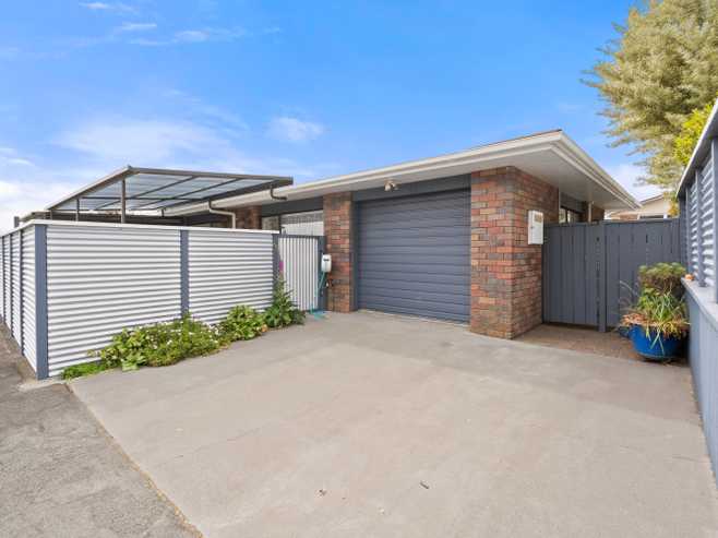 13 Tukapa Street, Westown