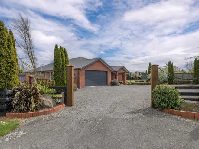70 Stott Drive, Darfield