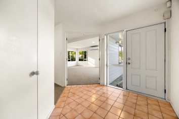 93 Sturges Road, Henderson
