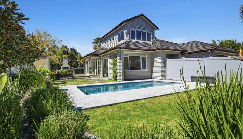 39  Admirals Court Drive, Greenhithe