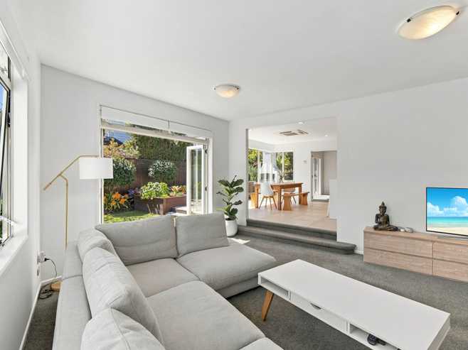 39  Admirals Court Drive, Greenhithe