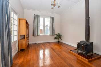 143 High Street North , Carterton