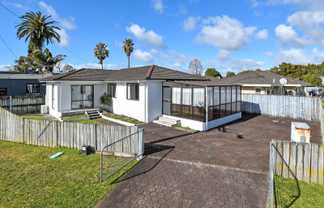 2/355 Great South Road, Papakura