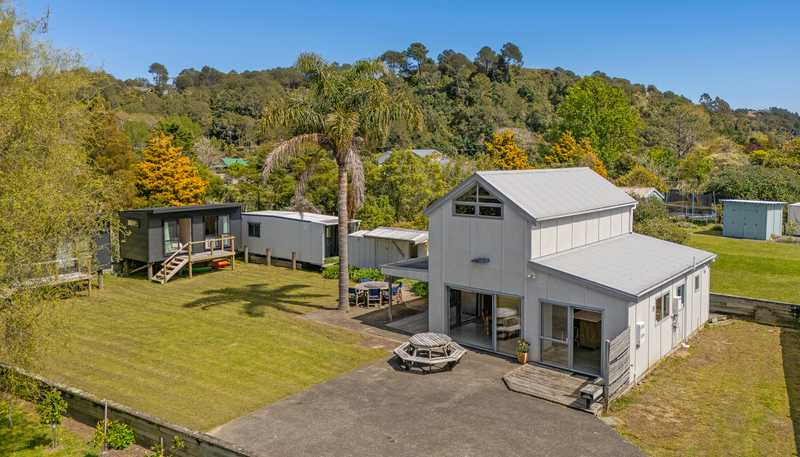 18B Captain Cook Road, Cooks Beach