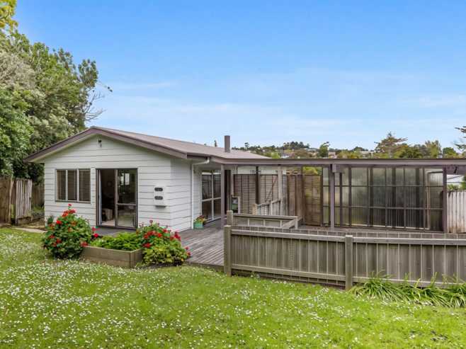 1/105 Brian Crescent, Stanmore Bay