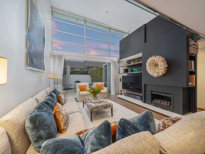 12 Holly Road, Saint Albans