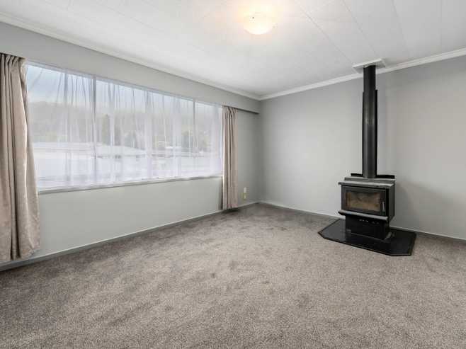16 Bay Grove, Pukehangi