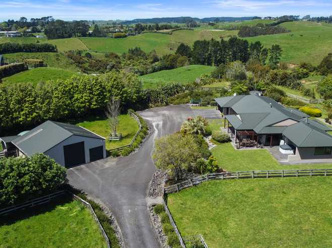 25 Eva Road, Ridgewood