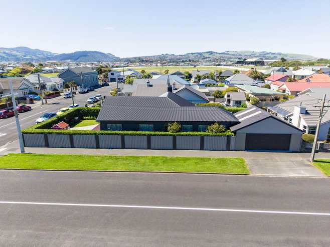 76 Albert Street, Saint Clair
