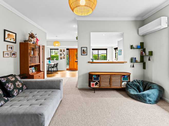 76 Albert Street, Saint Clair