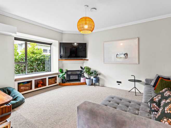 76 Albert Street, Saint Clair