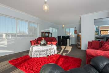 12a Shearman Grove, Avenues