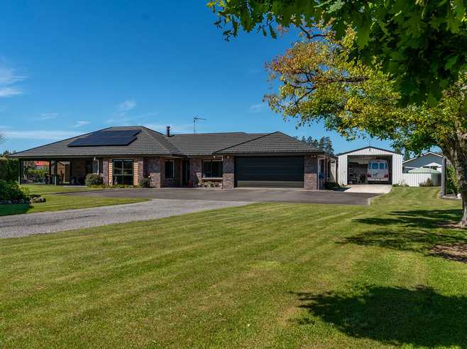 99 Lincoln Road, Carterton