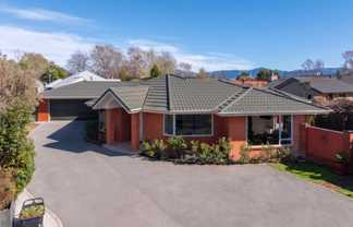 11 The Willows, Springlands