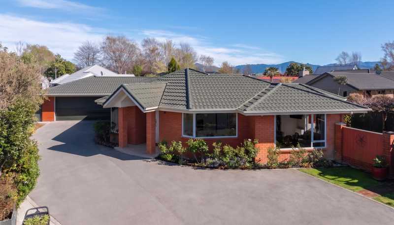 11 The Willows, Springlands