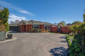11 The Willows, Springlands