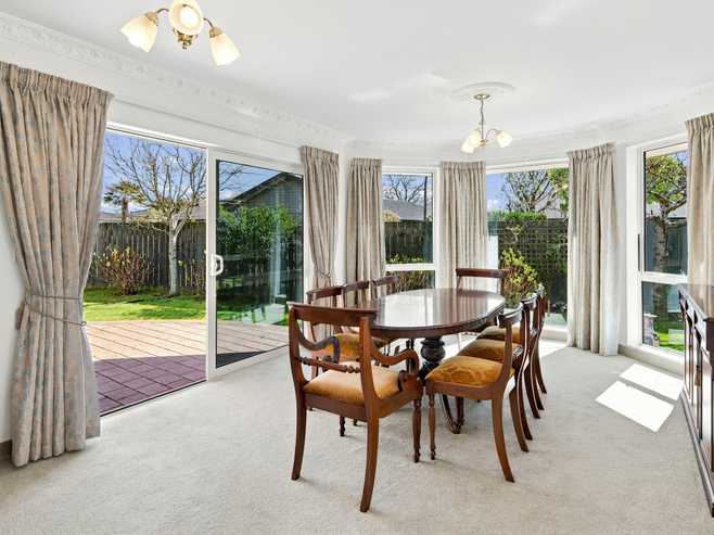 11 The Willows, Springlands
