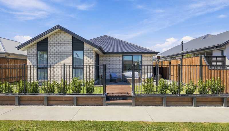 8 Edlin Lane, Pegasus