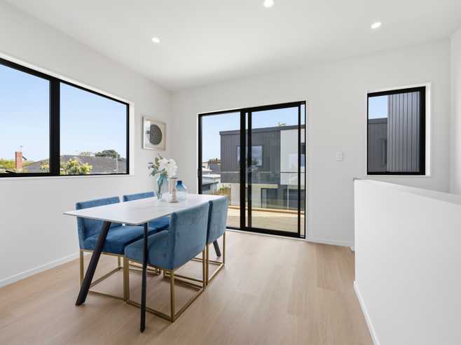 8/4 Blossom Lane, Manurewa