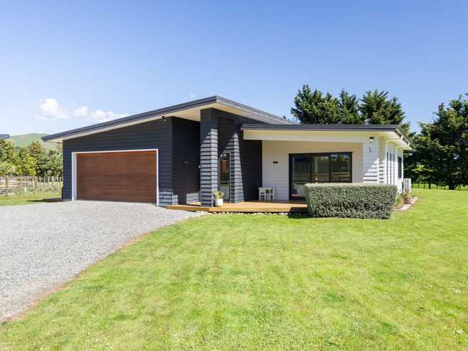 32 Tokomaru East Road, TOKOMARU