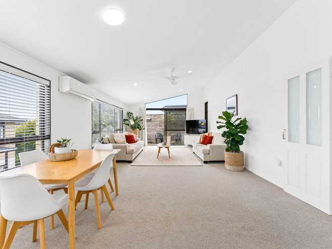 2/2 Marama Street, Castor Bay