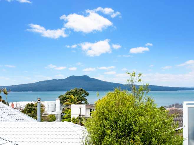 2/2 Marama Street, Castor Bay