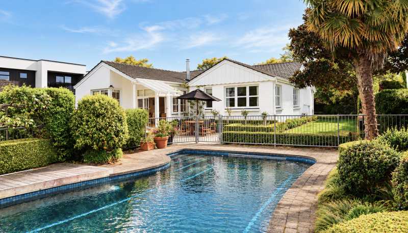 770 River Road, Chartwell