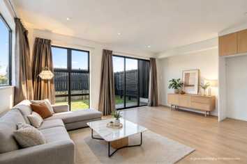 8/60 Triangle Road, Massey