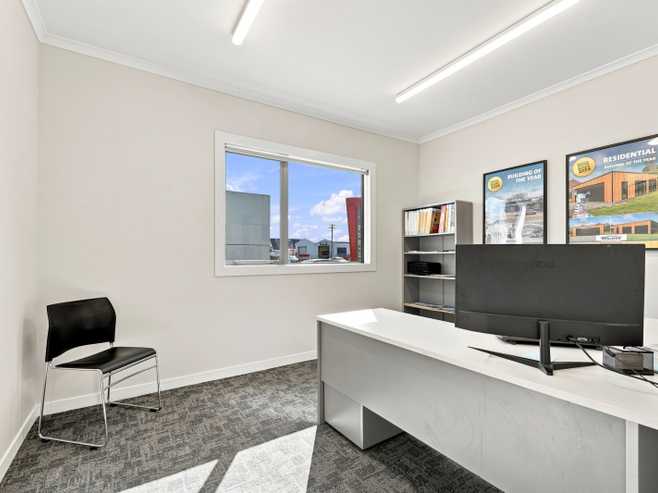 Versatile showroom, office and warehouse