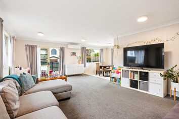 10A Whittle Place, New Windsor