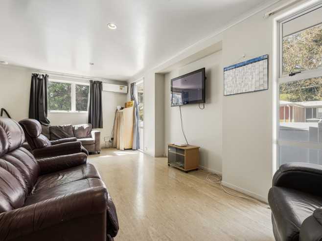 42C Olivine Street, Poike