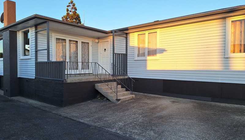6 Daphne Street, Kelston