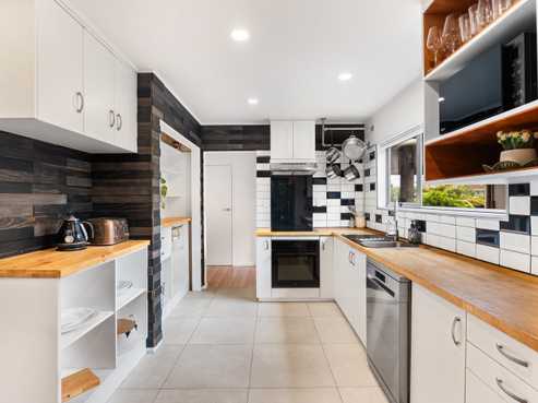 10B Barker Rise, Northcross