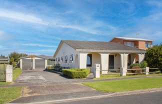 15 Pemberton Crescent, Greerton