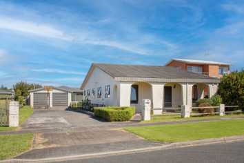 15 Pemberton Crescent, Greerton